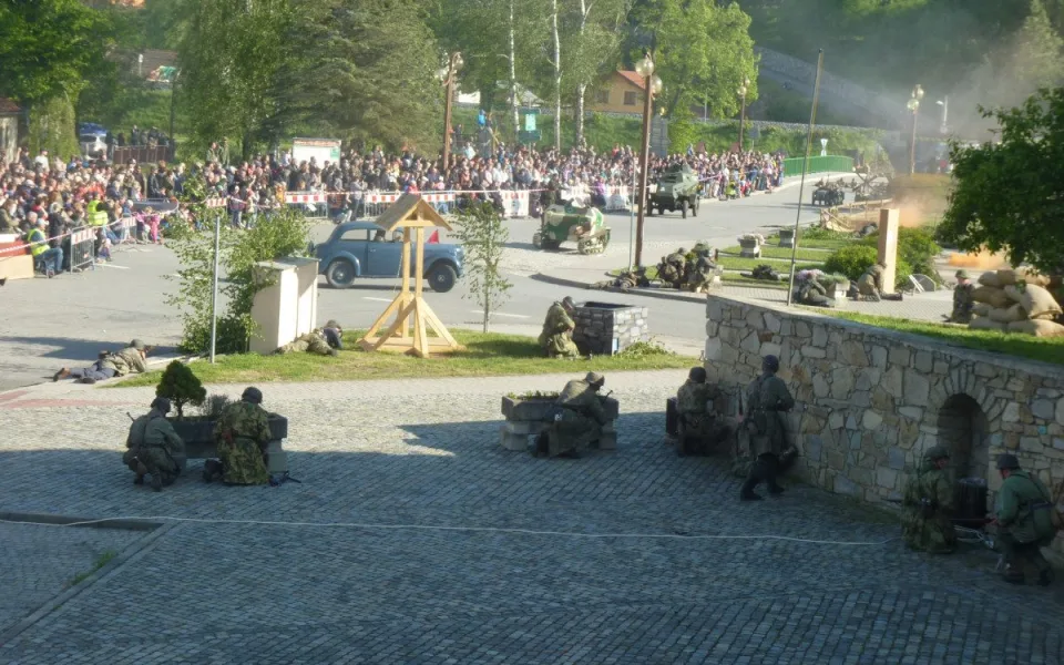 V Lukách se v sobotu střílelo. Místní se seznámili s boji z druhé světové války