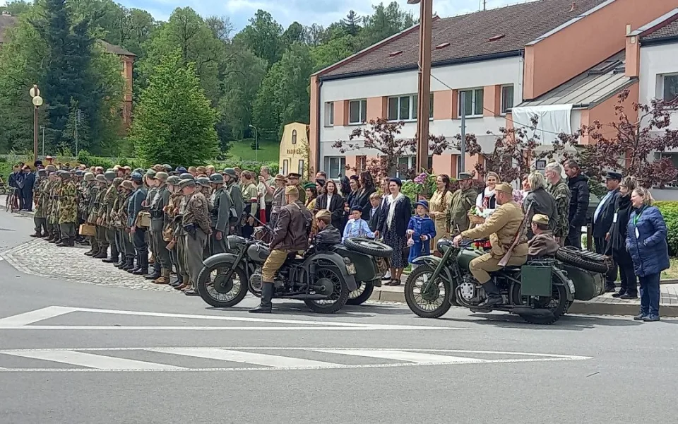 Tomáš Bartušek zorganizoval válku v Lukách, nyní děkuje manželce za trpělivost
