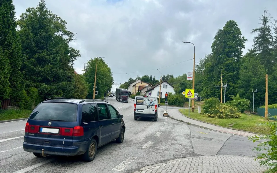 U Venuše řídí dopravu semafory. Chtěli je sami řidiči a teď by je tam nechali
