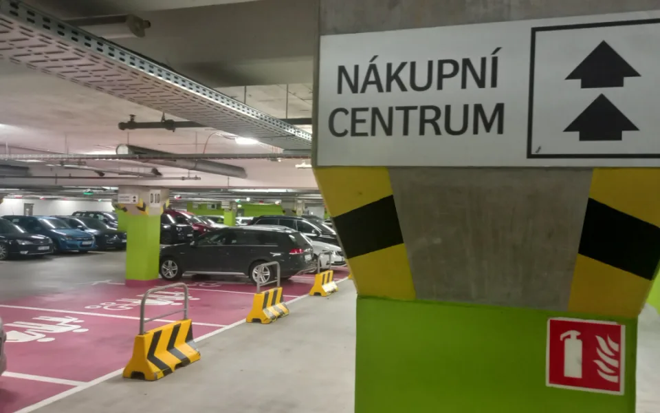 Parkování v Jihlavě X: V Cityparku se i nadále dá stát až pět hodin zdarma