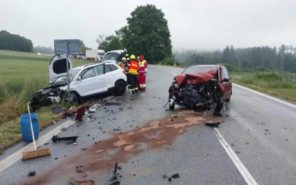 Ranní nehoda na Pelhřimovsku si vyžádala pět zraněných. Místo je částečně průjezdné
