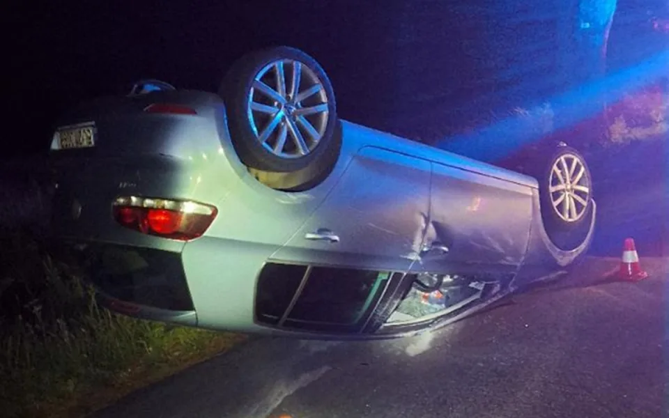 Na Havlíčkobrodsku otočil auto na střechu řidič, který měl přes dvě a půl promile. Foto: Se svolením Policie ČR