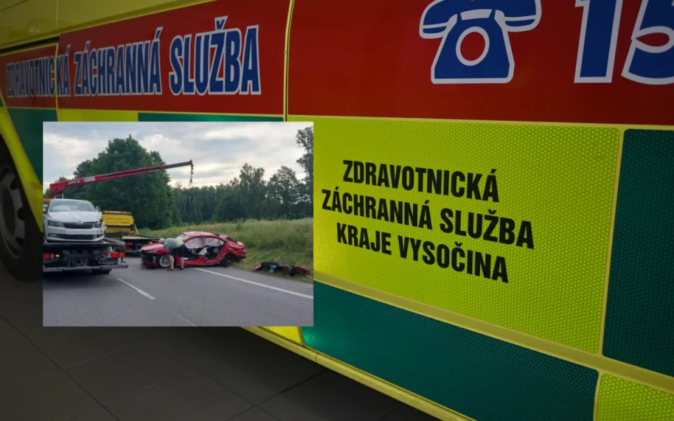 Ranní nehoda na Pelhřimovsku. Pět lidí se zranilo, provoz je řízen kyvadlově