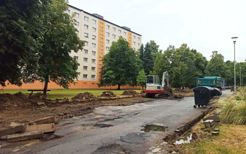 Na sídlišti v Jihlavě se vylepšuje parkoviště. Přibude tam 38 stání