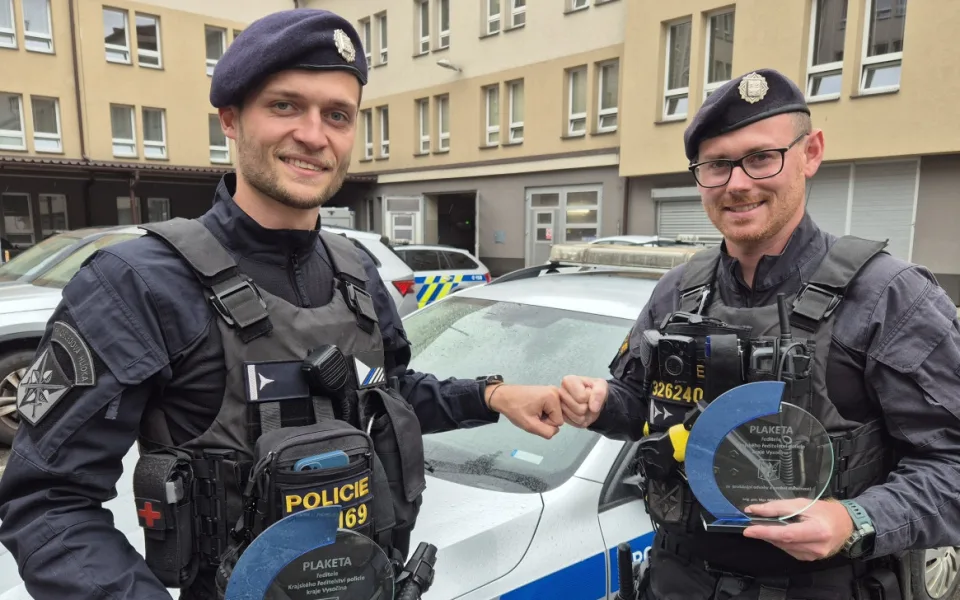 Ocenění policisté, zprava Martin Lapeš a Jakub Mikoláš. Foto: Se svolením Policie ČR