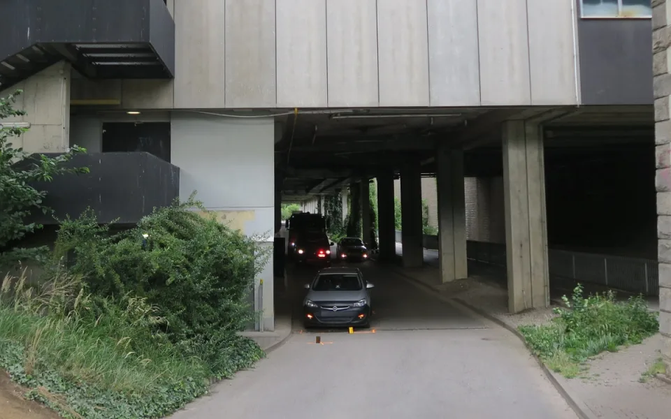 Policie hledá svědka nehody. Měl tmavé delší vlasy a černé SUV Škoda. Foto: Se svolením Policie ČR