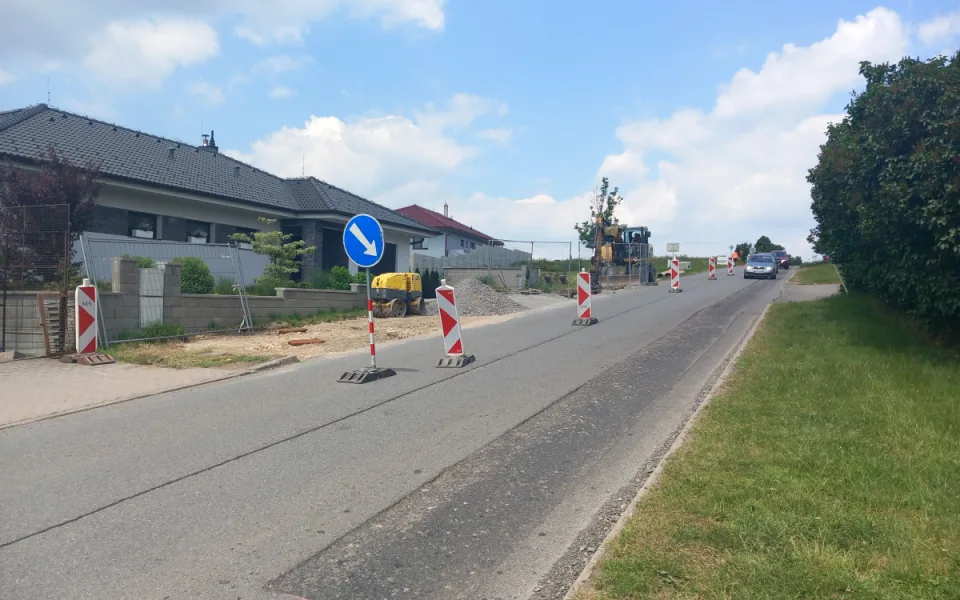 Na kraji Brtnice vzniká nová autobusová zastávka, lidé budou mít i nové chodníky