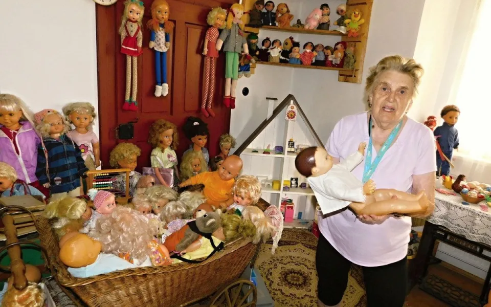 Muzeum v Bobrové má skoro tři tisíce panenek. Sbírá je Marie Roháčková