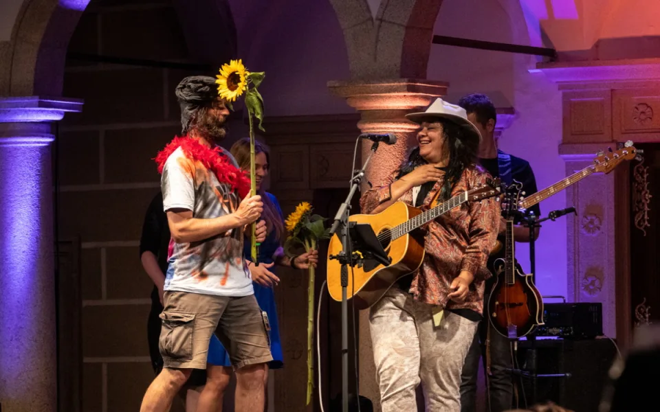 Festival Prázdniny v Telči dává prostor i začínajícím hvězdám, lákají i besedy. Foto: Se svolením Prázdniny v Telči / Toníno Volf