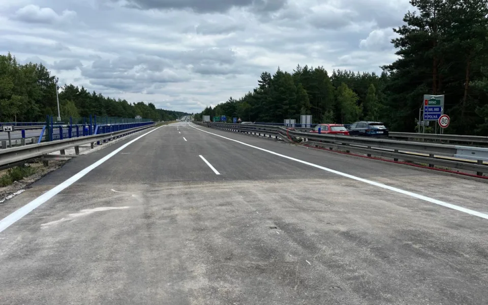 Omezení na D1 směr Brno u Jihlavy v pondělí skončí, dělníci se přesunou pod most. Foto: Se svolením ŘSD