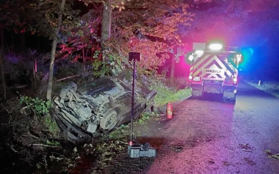 Mladý řidič havaroval a od nehody odešel. Policistům řekl, že pil až po havárii. Foto: Se svolením Policie ČR