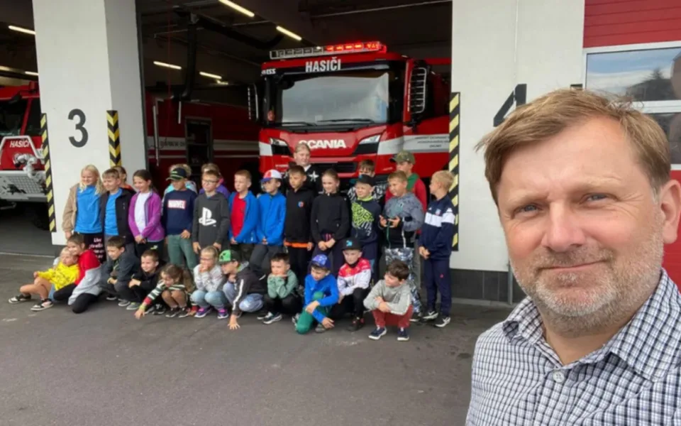 Kněz a hasič v jednom. Když nemohu k výjezdu, aspoň se pomodlím, říká Tomáš Holcner