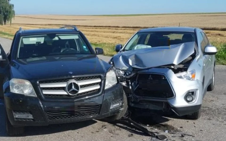 U Luk nad Jihlavou se srazily dvě řidičky, škoda je tři sta tisíc. Foto: Se svolením Policie ČR