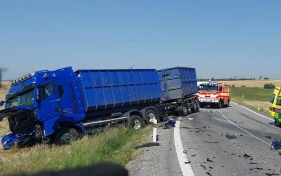 Silnici mezi Želetavou a Svojkovicemi zablokovala dopravní nehoda se zraněním