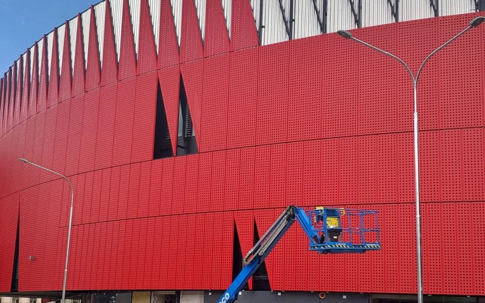 Lidé už adoptovali stovky panelů Horácké arény, ty nejlevnější jsou rozebrané