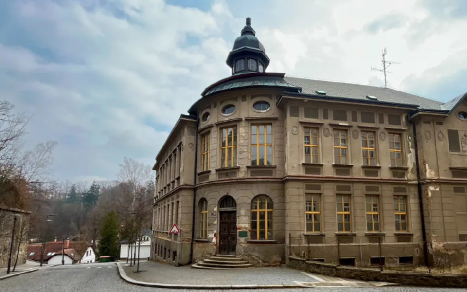 Charita v H. Brodě začala opravovat bývalou školu pro služby, byla léta prázdná. Foto: Se svolením Oblastní charity Havlíčkův Brod
