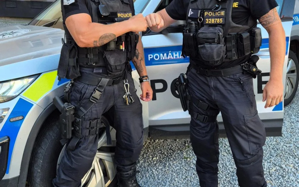 Dvojice oceněných policistů, zleva: Tomáš Větrovský a Tomáš Nykrmajer