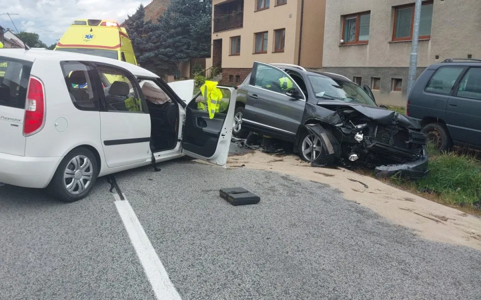Šestaosmdesátiletá řidička přejela do protisměru, při nehodě se zranili tři lidé. Foto: Se svolením Policie ČR