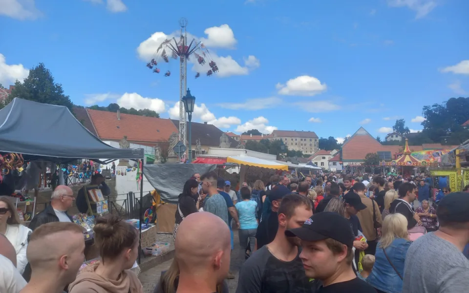 VIDEO: Pouť v Brtnici plná adrenalinu, lidé se točili čtyřicet metrů nad zemí