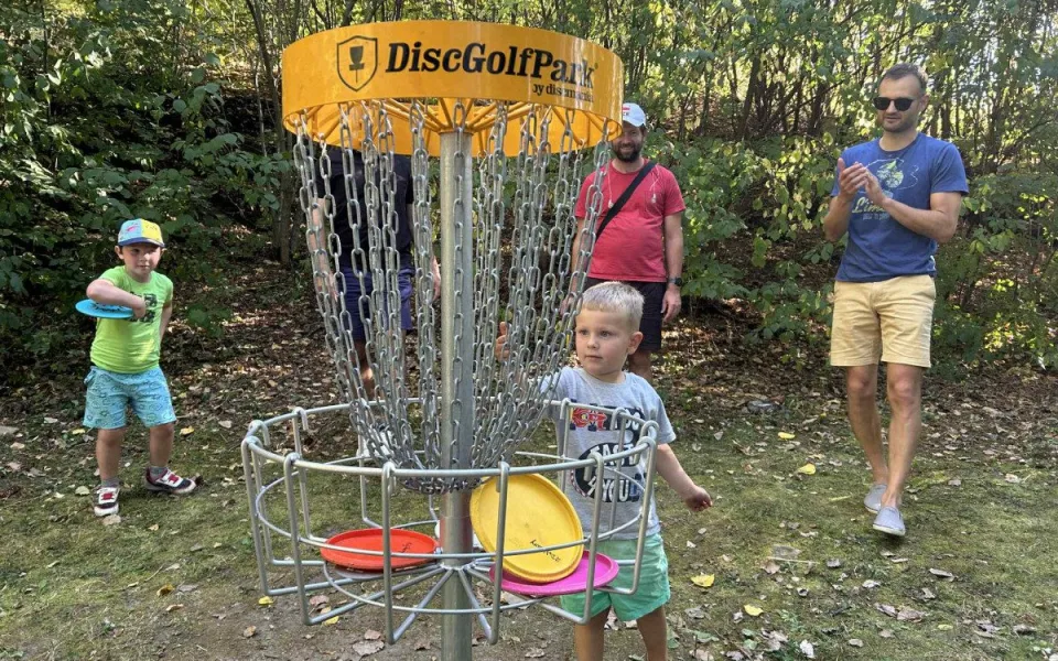 FOTO: V Jihlavě jsme si zahráli disgolf s čtenáři. O dobrou zábavu nebyla nouze
