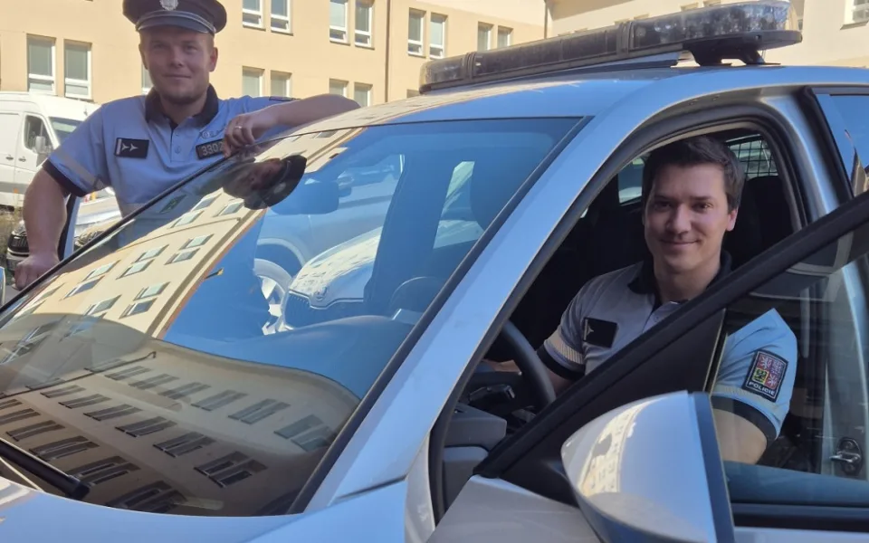 Žena na Jihlavsku chtěla spáchat sebevraždu. Policisté jí zachytili v pádu. Foto: Se svolením Policie ČR