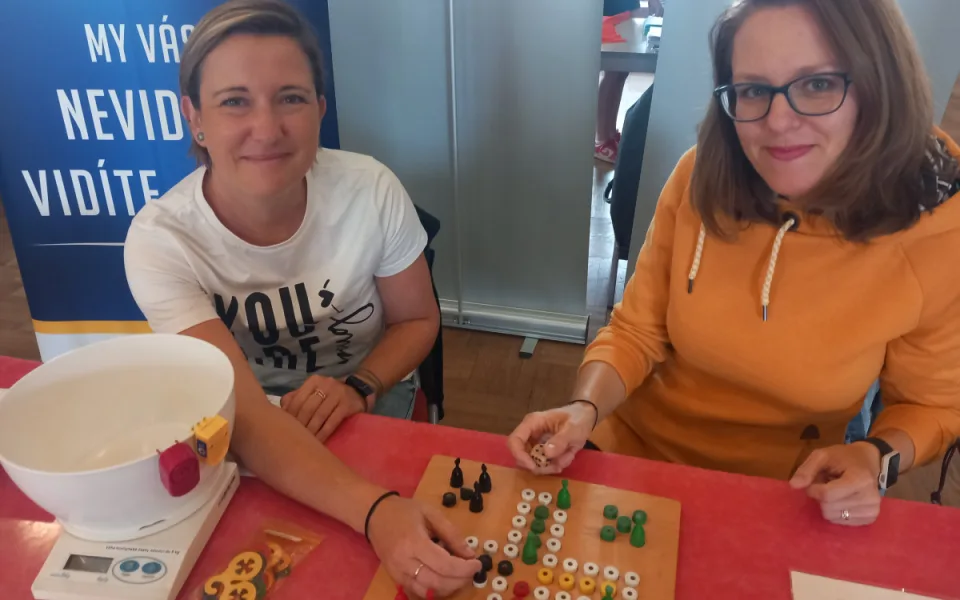 Lucie Špinarová (vlevo) a Hana Cabajová z TyfloCentra Jihlava.