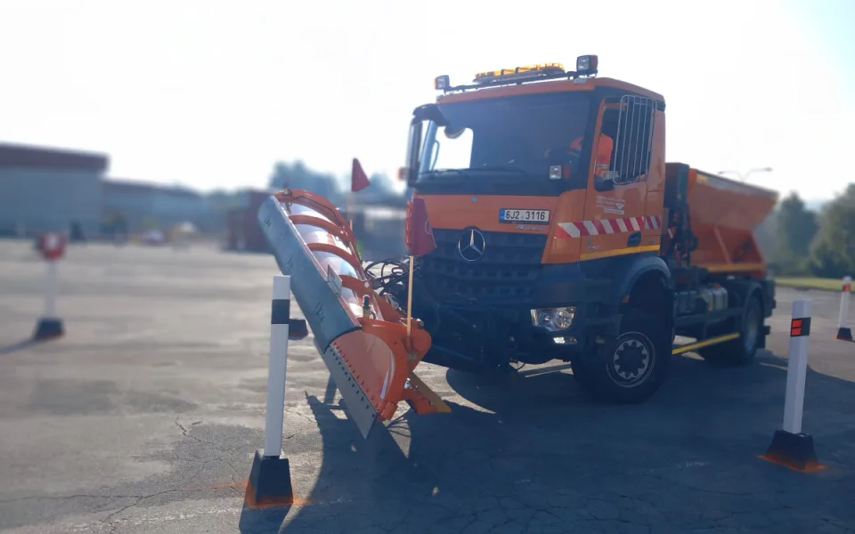 FOTO: Jsme naprosto připraveni, hlásí před začátkem zimy cestáři. Soutěžili v rodeu
