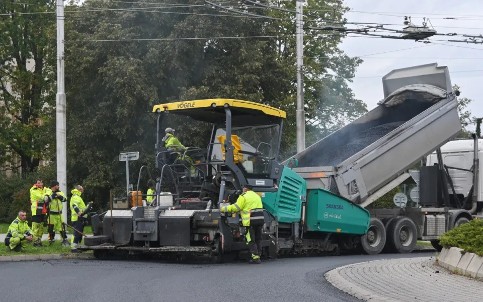 VIDEO: Ulice kolem jihlavské nemocnice mají nový asfalt a jsou opět bez uzavírek