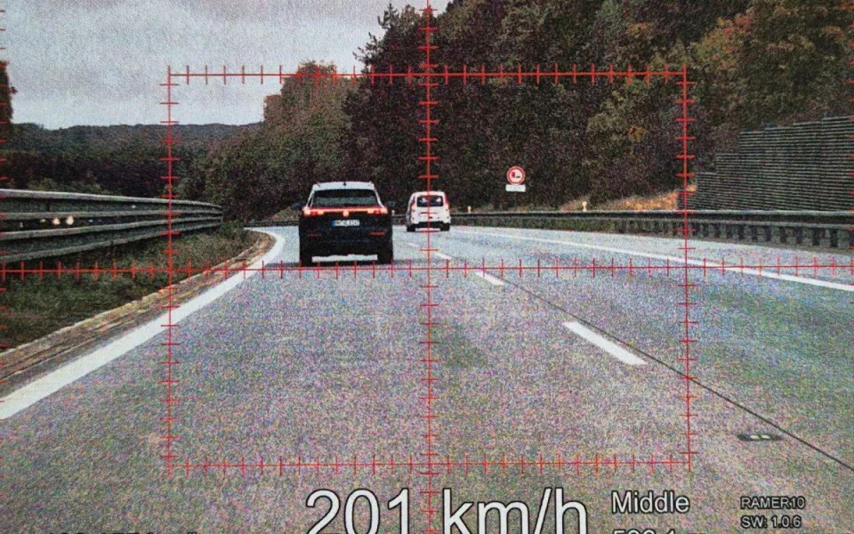 Cizinec uháněl po dálnici D1 rychlostí přes dvě stě kilometrů, přišel o papíry. Foto: Se svolením Policie ČR