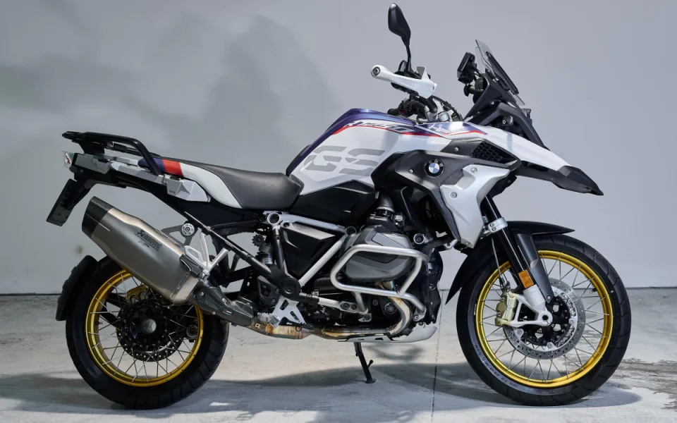 Motorka Petra Pavla je ve veřejné dražbě. Výdělek půjde na dobročinné účely