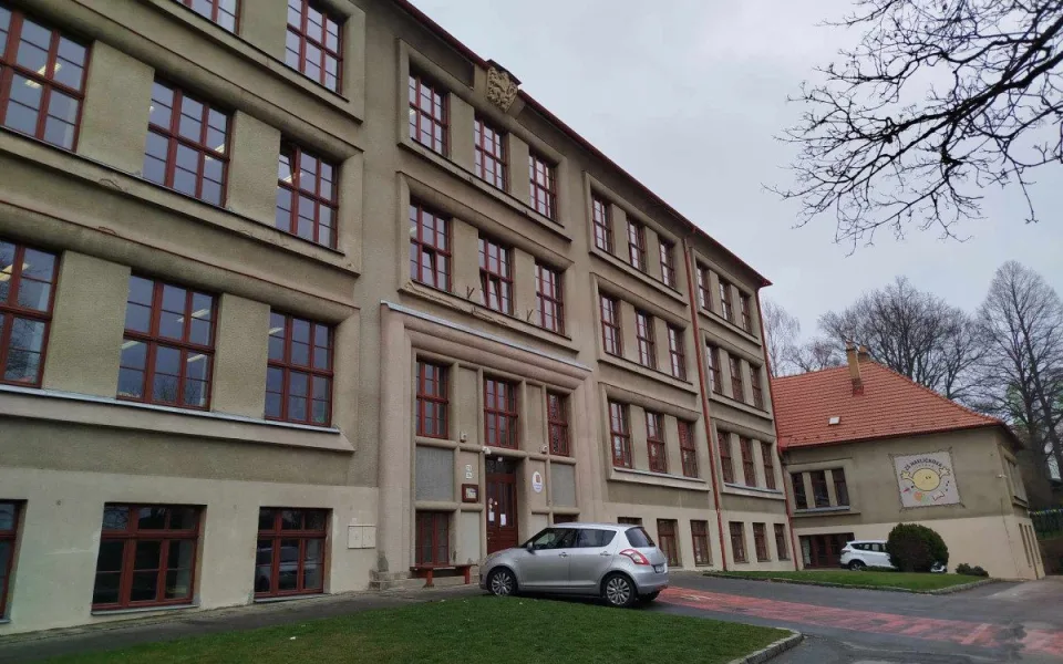 Nekonečný příběh ZŠ Havlíčkova. Jihlavská radnice opět hledá, kdo školu opraví