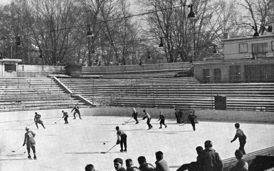 Od zahájení provozu stadionu využívaly ledovou plochu žákovské hokejové týmy z Jihlavy i okolí. Foto: Poskytl Stanislav Jelínek