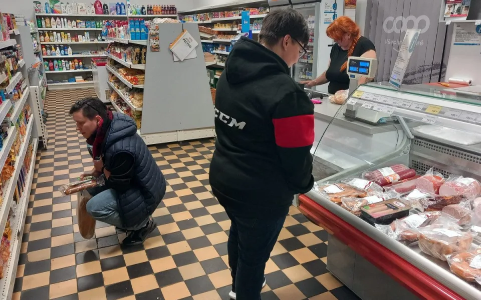 VIDEO: Prodejna v Řehořově se dostala do 21. století. Nově je to samoobsluha