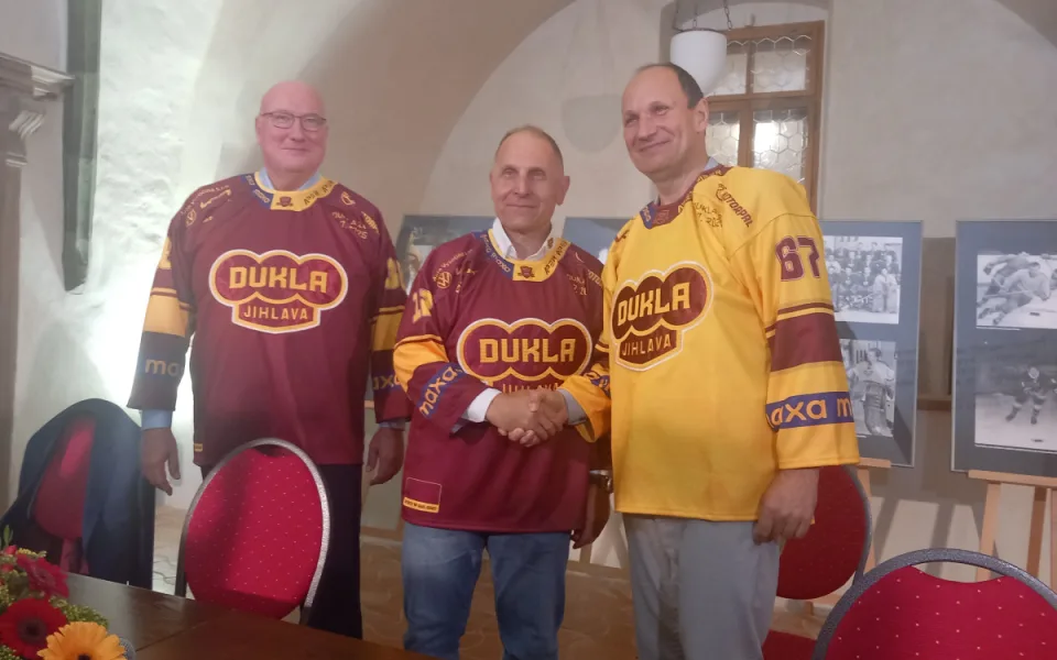 Většinový vlastník klubu Slavomír Pavlíček, jednatel Bedřich Ščerban a primátor Jihlavy Petr Ryška (zleva).