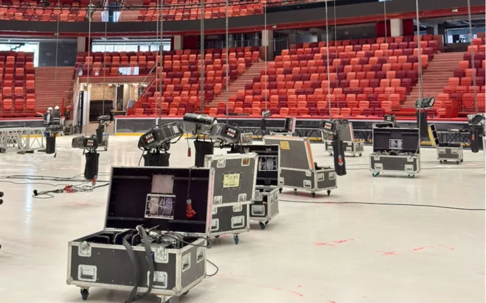 FOTO: Horácká aréna se chystá na sobotní show. Do města má přinést 50 miliard korun