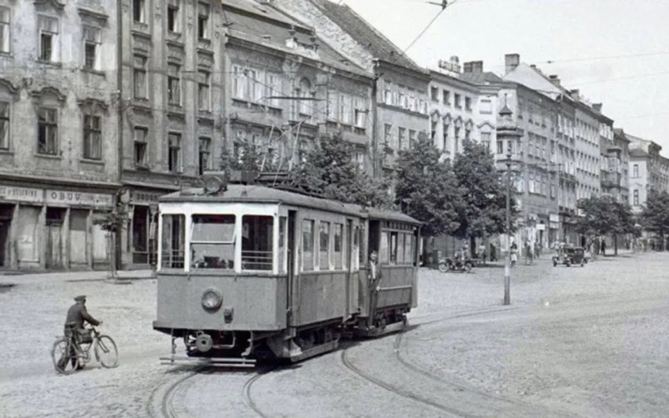 Fotografie z roku 1947, tramvaj na jihlavském Masarykově náměstí. Foto: Josef Dufek