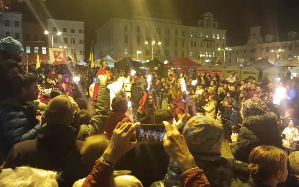FOTO: Sledujeme příjezd svatého Martina do Jihlavy. Přilákal tisíce lidí