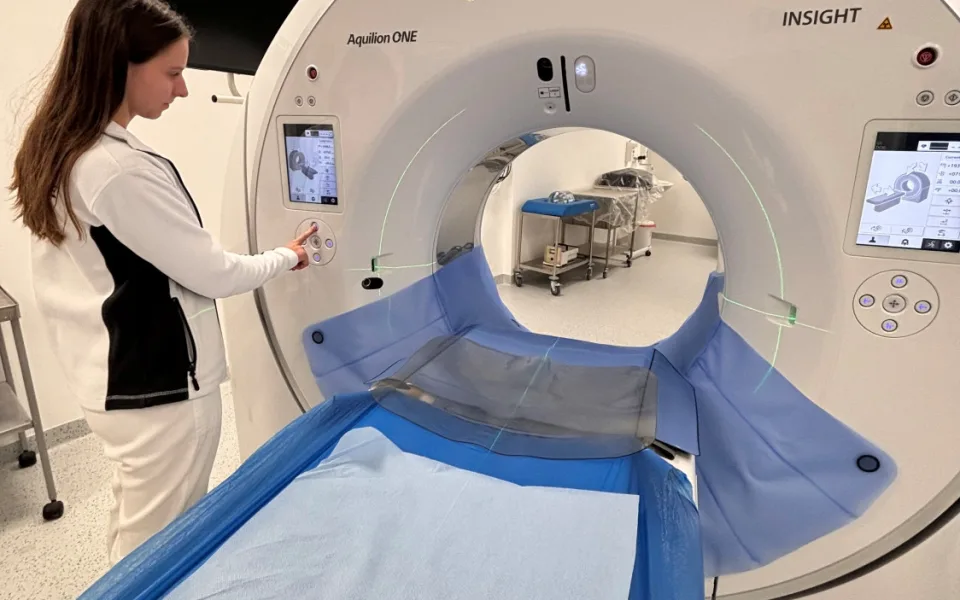 Jihlavská nemocnice má nové CT. Se zpracováním obrazu pomáhá umělá inteligence