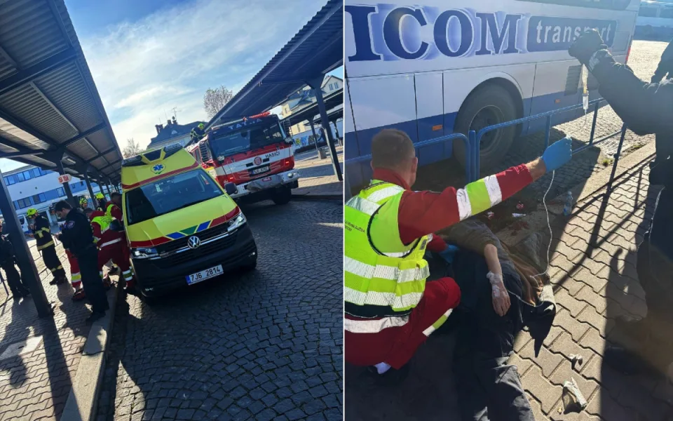 Muž na nádraží se zhroutil a začal silně krvácet. Strážníci mu poskytli první pomoc. Foto: Se svolením Městské policie Jihlava