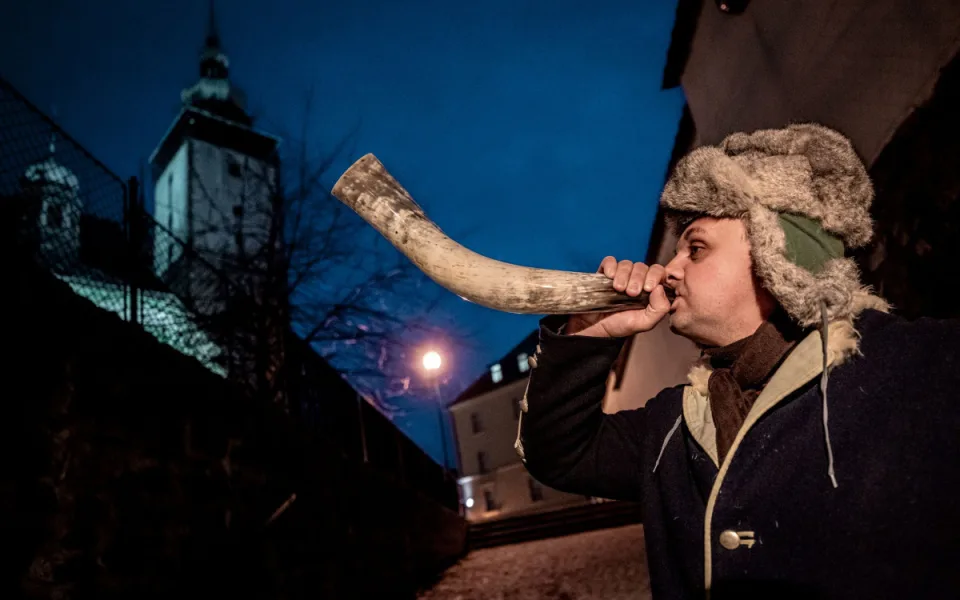 Bude i troubení na volský roh. Advent v Jihlavě zpestří procházky s ponocným. Foto: Se svolením Brány Jihlavy