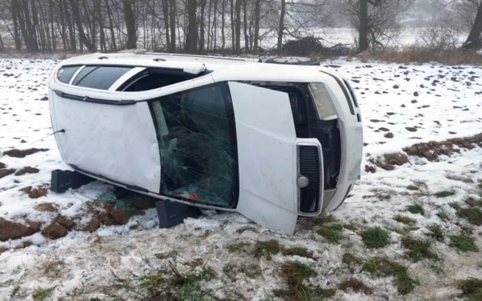 Smolný začátek týdne. Řidič u Staré Říše boural, skončil v jihlavské nemocnici 