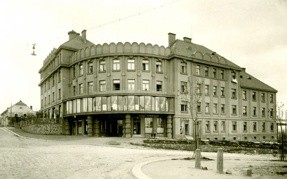 Dokončena hrubá stavba Legiodomu. Rok 1923. Foto: Poskytl Stanislav Jelínek