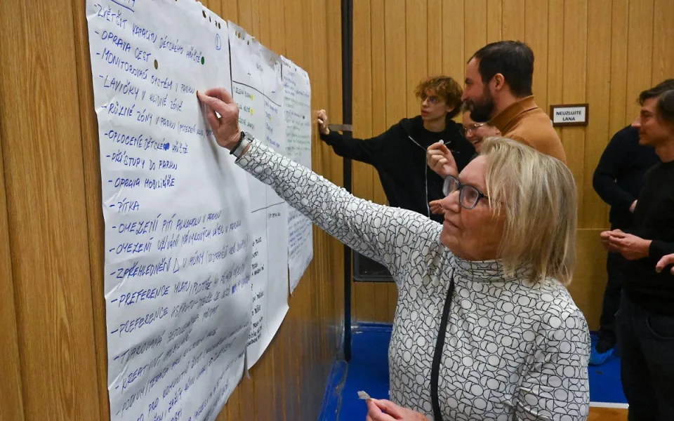 VIDEO: Bufet, fontána, nové toalety? Lidé debatovali o revitalizaci parku v Jihlavě