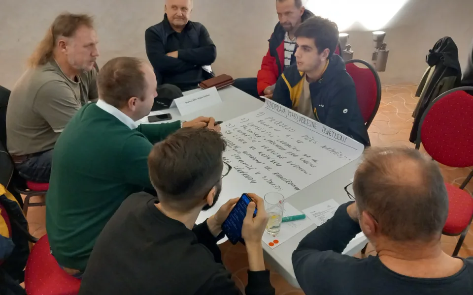 Policisté v centru, chodníky i veřejné osvětlení. Jihlavané řekli, co jim chybí