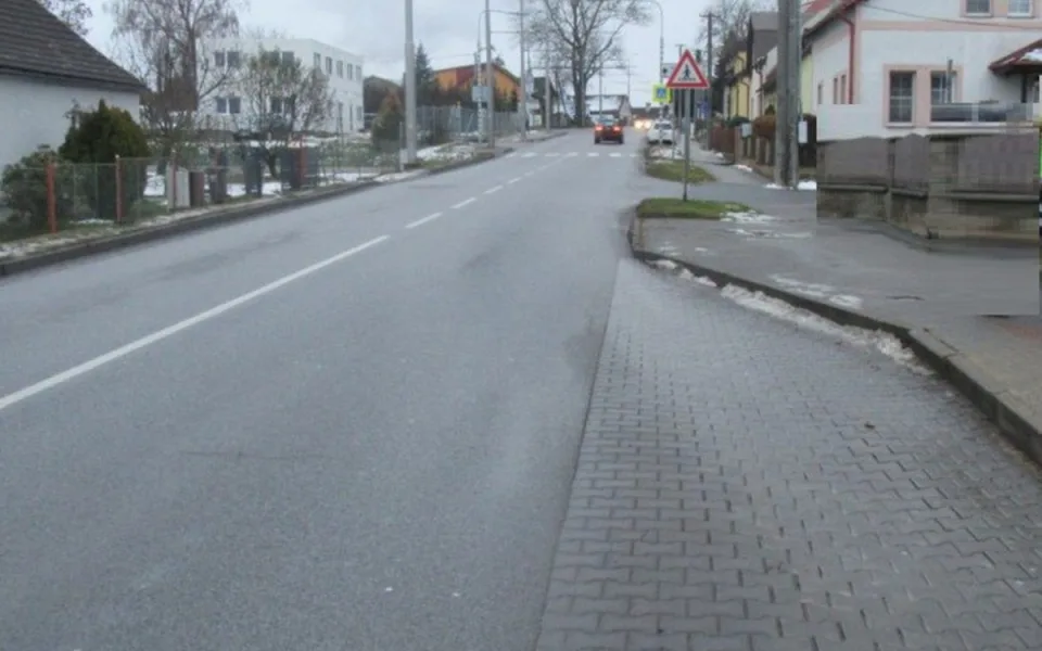 Řidič trolejbusu narazil do ženy, která čekala na zastávce. Policie hledá svědky. Foto: Se svolením Policie ČR