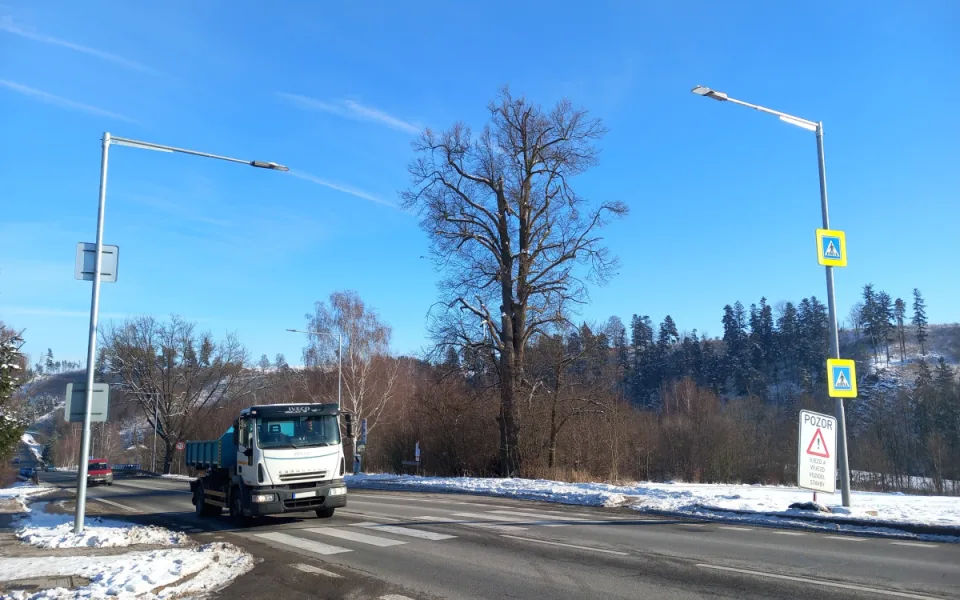 FOTO: V Heleníně je nové osvětlení, úsekové měření bude od léta a to v obou směrech