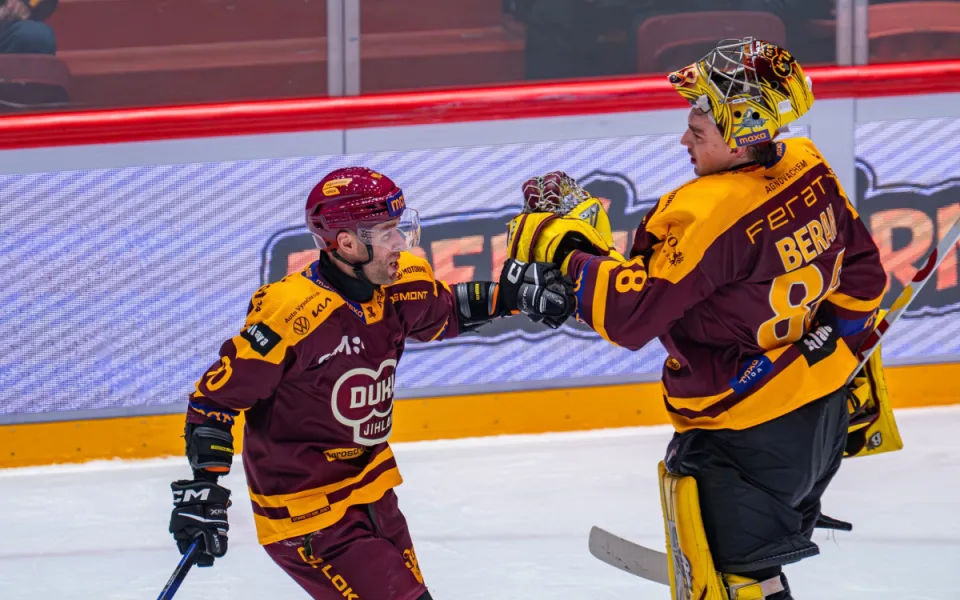 Dukla kvůli marodce odkládá zápas, přesto ji těší první místo a deset výher v řadě