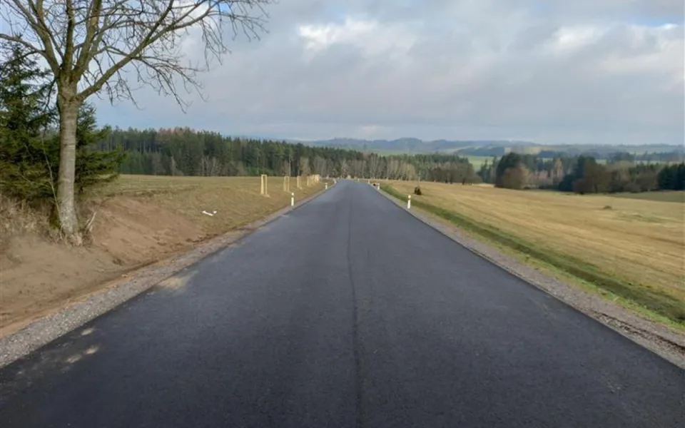 Rekonstrukce silnice na Novoměstsku je dokončená. Úsek je teď bezpečnější