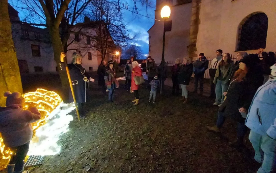 VIDEO: Jihlavou prochází ponocný, troubí na volský roh a vypráví o vánoční době