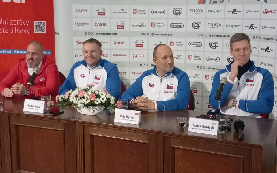 VIDEO: Na pivo se může jen při střídání. V Horácké aréně se chystají na Davis Cup